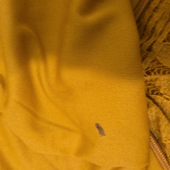 Le Chateau lace dress - Picture 9 of 10